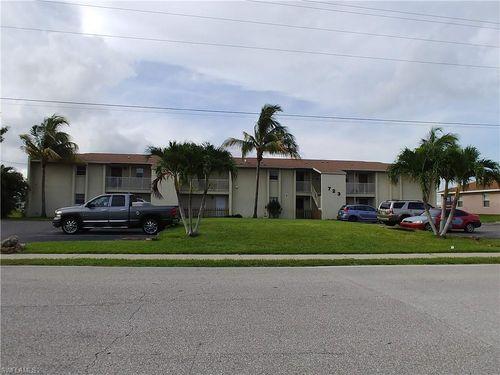 723 Se 10th St, Cape Coral, FL, 33990-2874 | Card Image