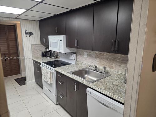 apt-348-3771 Environ Blvd, Lauderhill, FL, 33319-4219 | Card Image