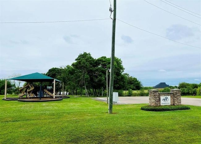 334 Lakeview Dr, Home with 0 bedrooms, 0 bathrooms and null parking in Angleton TX | Image 4