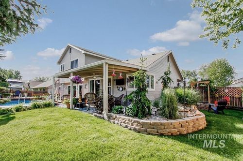 2055 W Sunny Slope Dr, Meridian, ID, 83642-4340 | Card Image