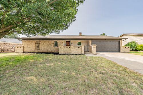 1413 Lamplighter Ln, Edgecliff Village, TX, 76134-2822 | Card Image