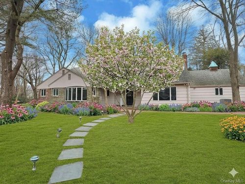 17 W Hilltop Drive, North Hempstead, NY, 11021 | Card Image