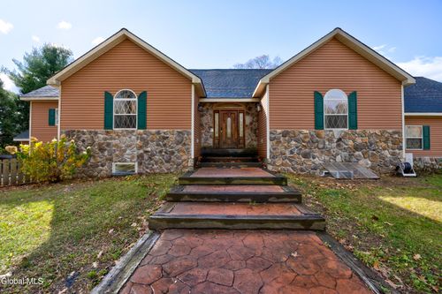 4 Big Bay Rd, Queensbury, NY, 12804-7843 | Card Image