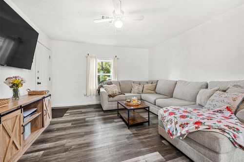 2113 Saunders St, Gatesville, TX, 76528-1757 | Card Image