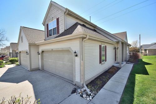 1530 Roxbury Way, Waukesha, WI, 53186-3985 | Card Image