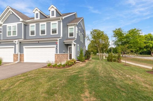 8 Weirich Way, Batavia, IL, 60510-5169 | Card Image