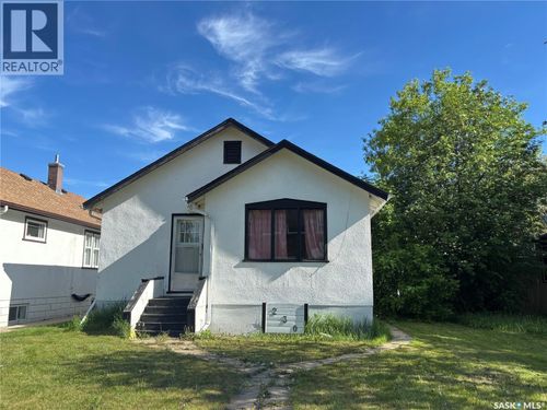 230 10th St E, Prince Albert, SK, S6V0Y9 | Card Image