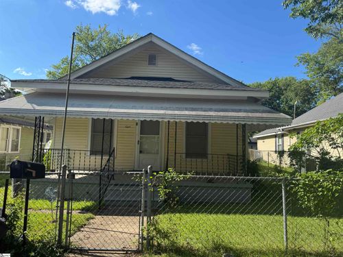 8 Bragg St, Greenville, SC, 29611-3704 | Card Image