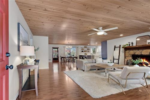 126 E Lake Dr, Roswell, GA, 30075-1108 | Card Image
