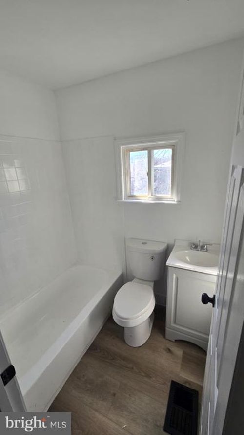 1802 Hope St, BALTIMORE, MD, 21202-5821 | Card Image