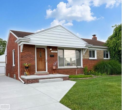 25625 Ronald St, Roseville, MI, 48066-4928 | Card Image
