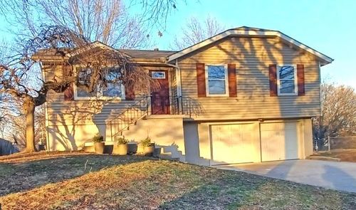 809 Britany Dr, Warrensburg, MO, 64093-1963 | Card Image