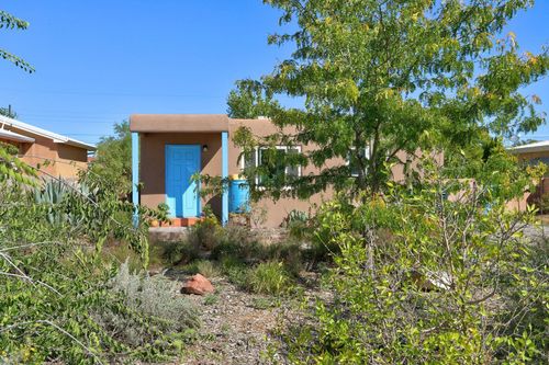 2201 Milton Ct Nw, Albuquerque, NM, 87104-2518 | Card Image