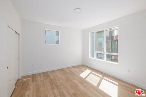 23036 Ventura Blvd, Los Angeles, CA, 91364 | Card Image