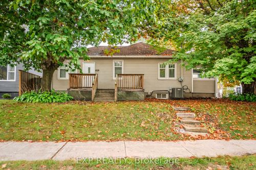 829 Athol St, Whitby, ON, L1N4A1 | Card Image