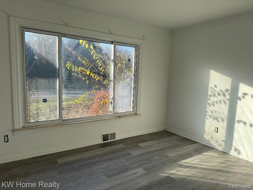 25630 W 10 Mile Rd, Southfield, MI, 48033-2928 | Card Image