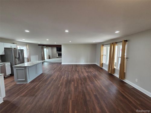 5372 Moceri Ln, Grand Blanc, MI, 48439-4365 | Card Image