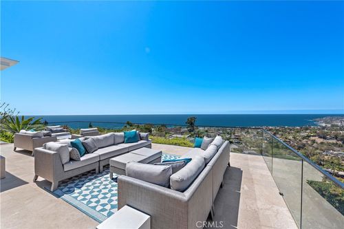 940 Summit Dr, Laguna Beach, CA, 92651-3418 | Card Image
