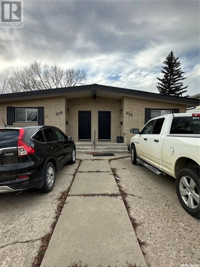 312 Macdonald Dr, Home with 4 bedrooms, 2 bathrooms and null parking in Swift Current SK | Image 2