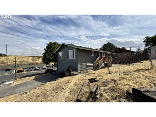 120 Se Jay Ave, Pendleton, OR, 97801-3025 | Card Image