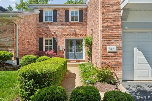 2421 Baxton Way, Chesterfield, MO, 63017-7809 | Card Image
