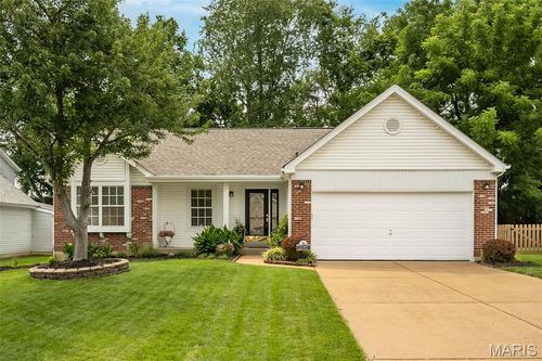 11365 Brierhall Cir, Maryland Heights, MO, 63043-5002 | Card Image
