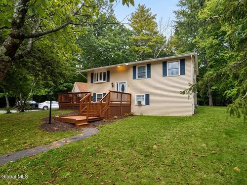 39 Whipple Tree Rd, Ballston Spa, NY, 12020-2747 | Card Image