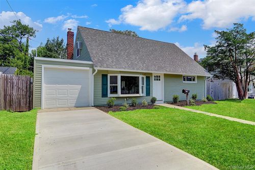 328 Martin Pl, Bethpage, NY, 11714-4716 | Card Image