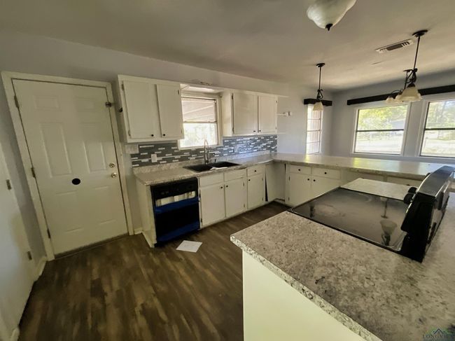 1004 W Sabine St, House other with 2 bedrooms, 2 bathrooms and null parking in Carthage TX | Image 7