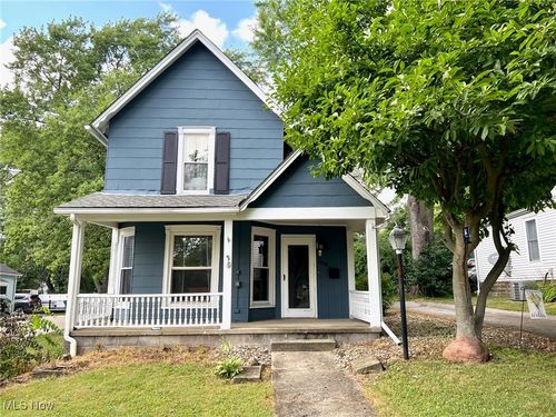 208 Water St, Chardon, OH, 44024-1204 | Card Image