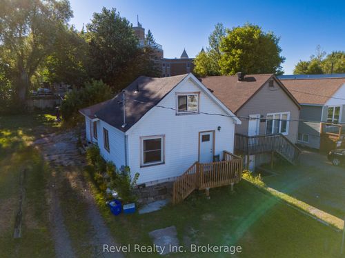 243 Princess St E, North Bay, ON, P1B1R1 | Card Image