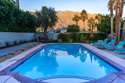 1423 E San Lorenzo Rd, Palm Springs, CA, 92264-8127 | Card Image