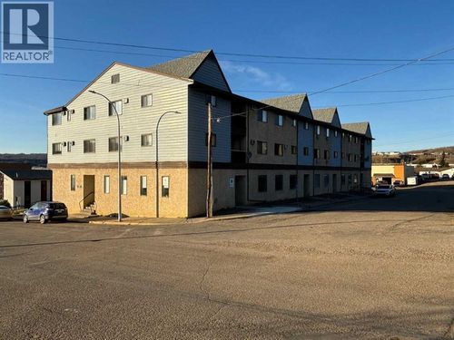 10118 100 Ave, Peace River, AB, T8S1R3 | Card Image