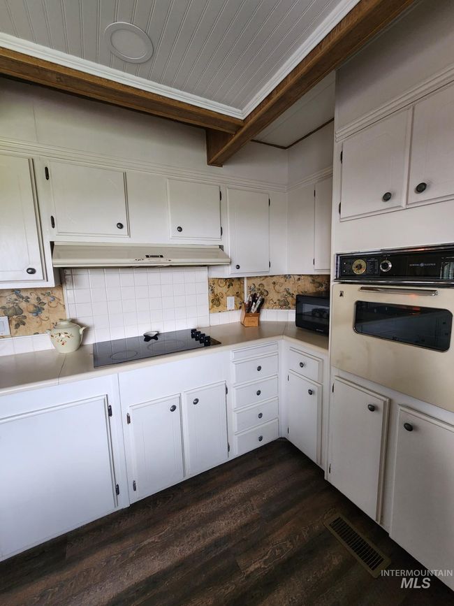 1005 E 00 S, House other with 3 bedrooms, 2 bathrooms and null parking in Declo ID | Image 29