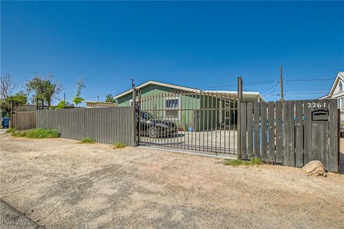 2261 Castleberry Ln, Las Vegas, NV, 89156-5724 | Card Image
