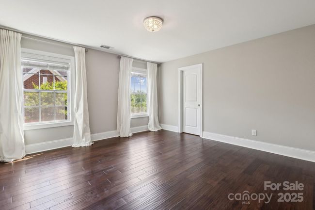 Secondary bedroom - upper floor | Image 24