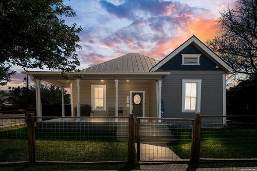 930 Hays St, San Antonio, TX, 78202-1222 | Card Image