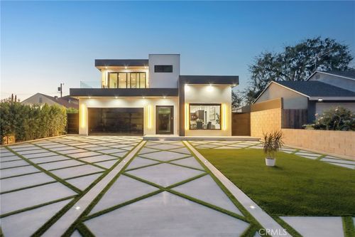 2227 N Lamer St, Burbank, CA, 91504-2718 | Card Image