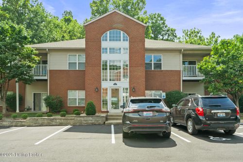 102-9100 Hawthorne Pointe Dr, Louisville, KY, 40272-2580 | Card Image