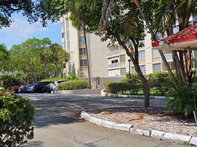 4N - 6921 Environ Blvd, Condo with 2 bedrooms, 2 bathrooms and null parking in Lauderhill FL | Image 3