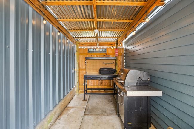 Covered bbq grilling area. | Image 30