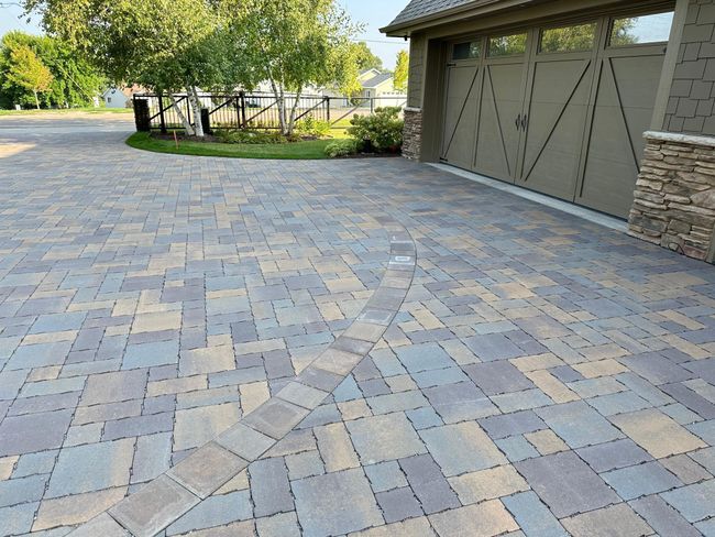 Another view of driveway - you can see the automatic gate too | Image 43