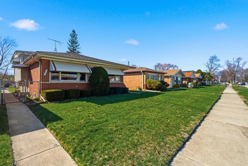 14114 S Saginaw Ave, Burnham, IL, 60633-2111 | Card Image