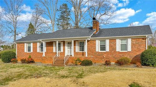 376 Northwood Hills Rd, North Wilkesboro, NC, 28659-7202 | Card Image