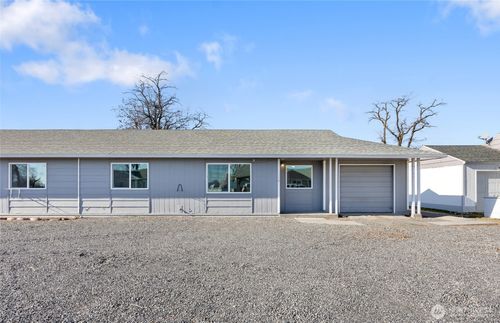 1316 Pershing Rd, Moses Lake, WA, 98837-3127 | Card Image
