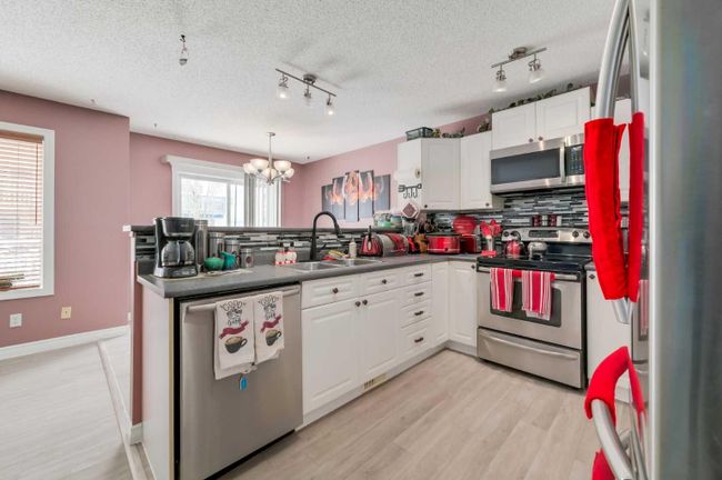 177 Citadel Estates Terrace Nw, Home with 3 bedrooms, 2 bathrooms and 4 parking in Calgary AB | Image 9
