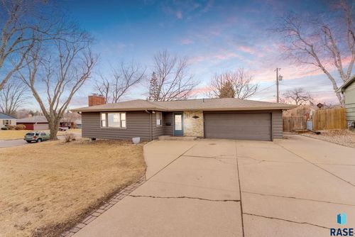 1919 S Williams Ave, Sioux Falls, SD, 57105-2337 | Card Image