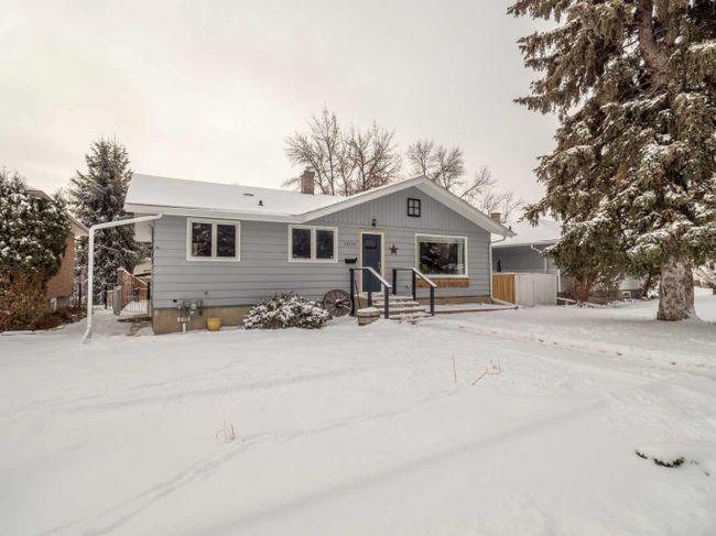 1806 14 Avenue S, Home with 4 bedrooms, 2 bathrooms and 3 parking in Lethbridge AB | Image 2