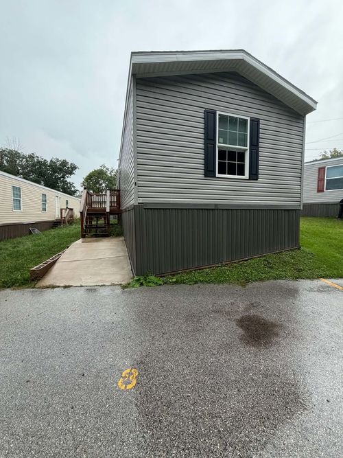 8-1301 Devils Glen Rd, Bettendorf, IA, 52722-4564 | Card Image