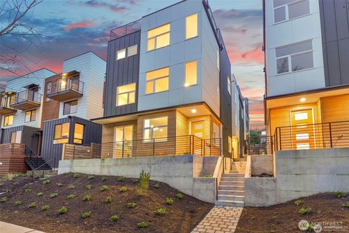 a-908 15th Ave, Seattle, WA, 98122-4520 | Card Image